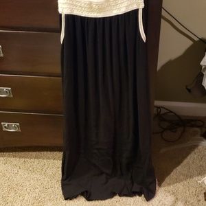 Adorable maxi skirt with detailed pockets & waste